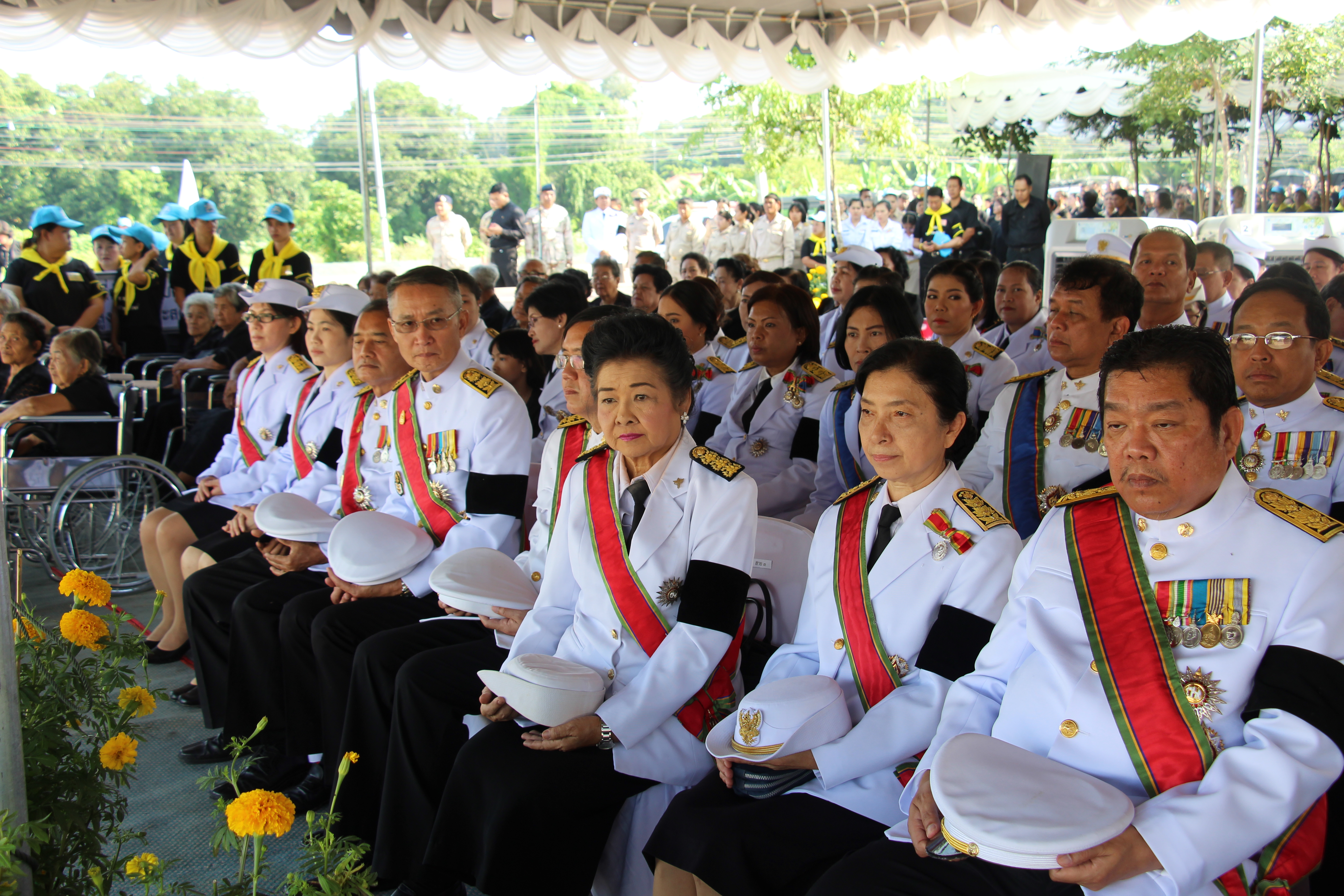 “น้อมเสด็จสู่สวรรค์คาลัย”