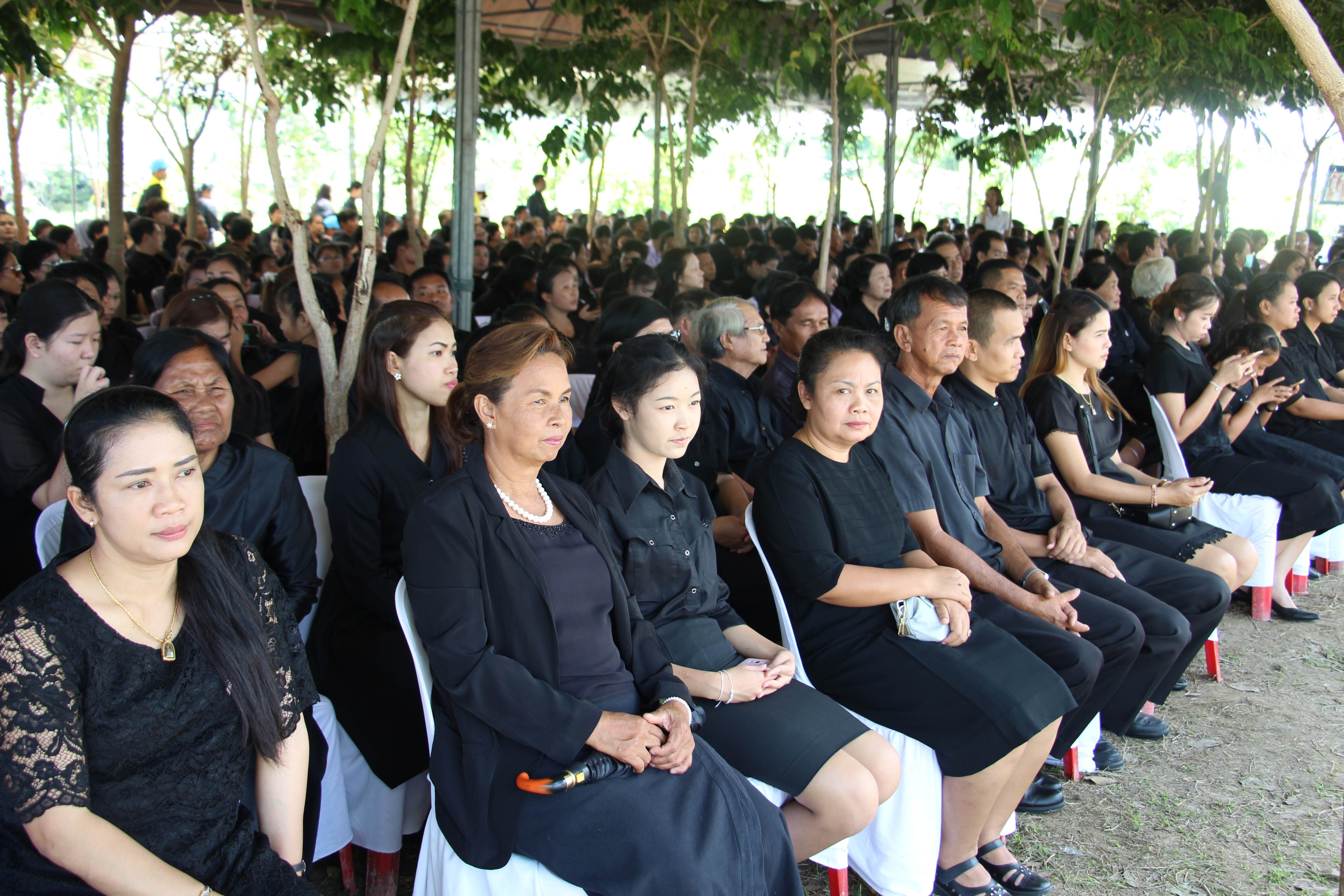 “น้อมเสด็จสู่สวรรค์คาลัย”