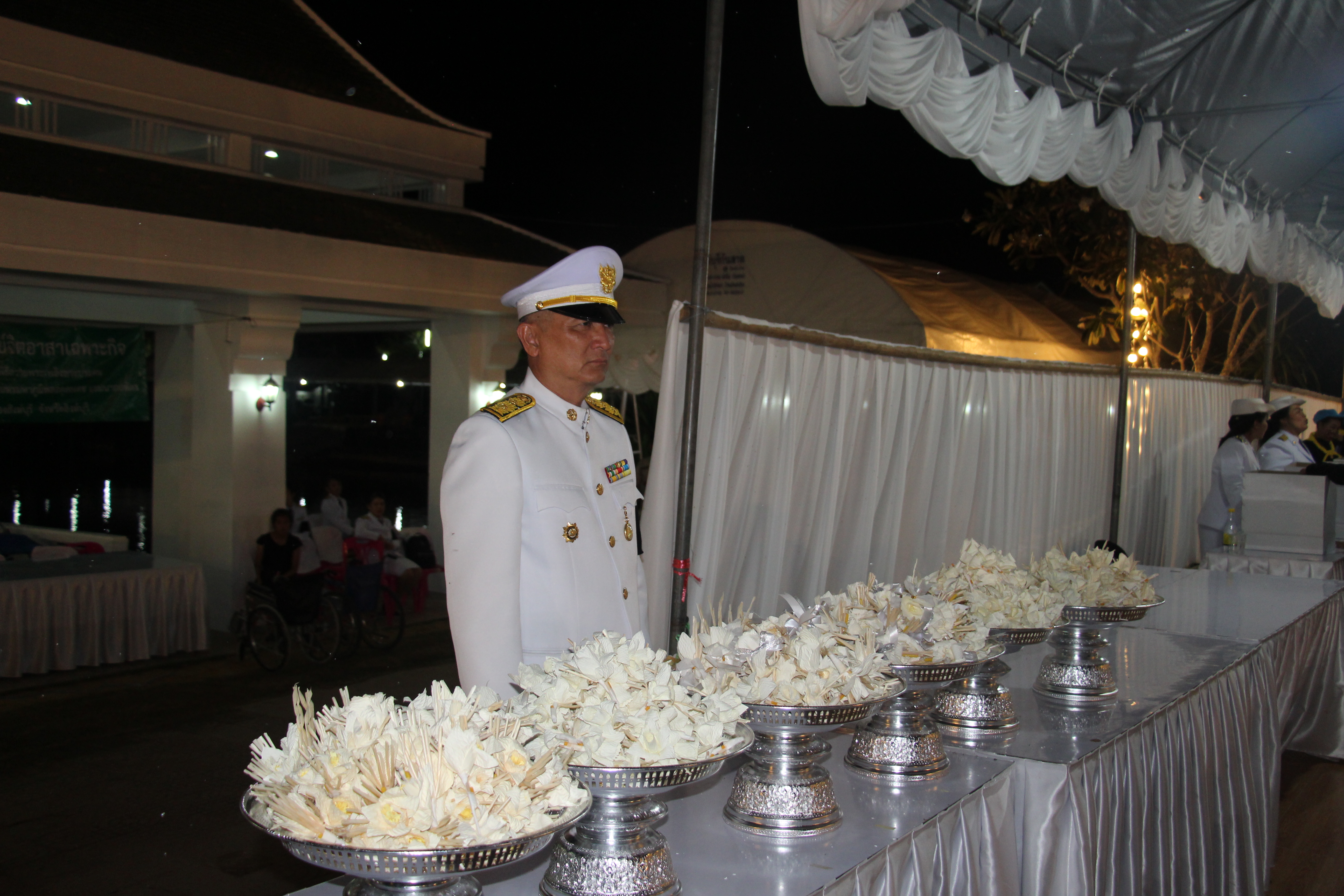 “น้อมเสด็จสู่สวรรค์คาลัย”