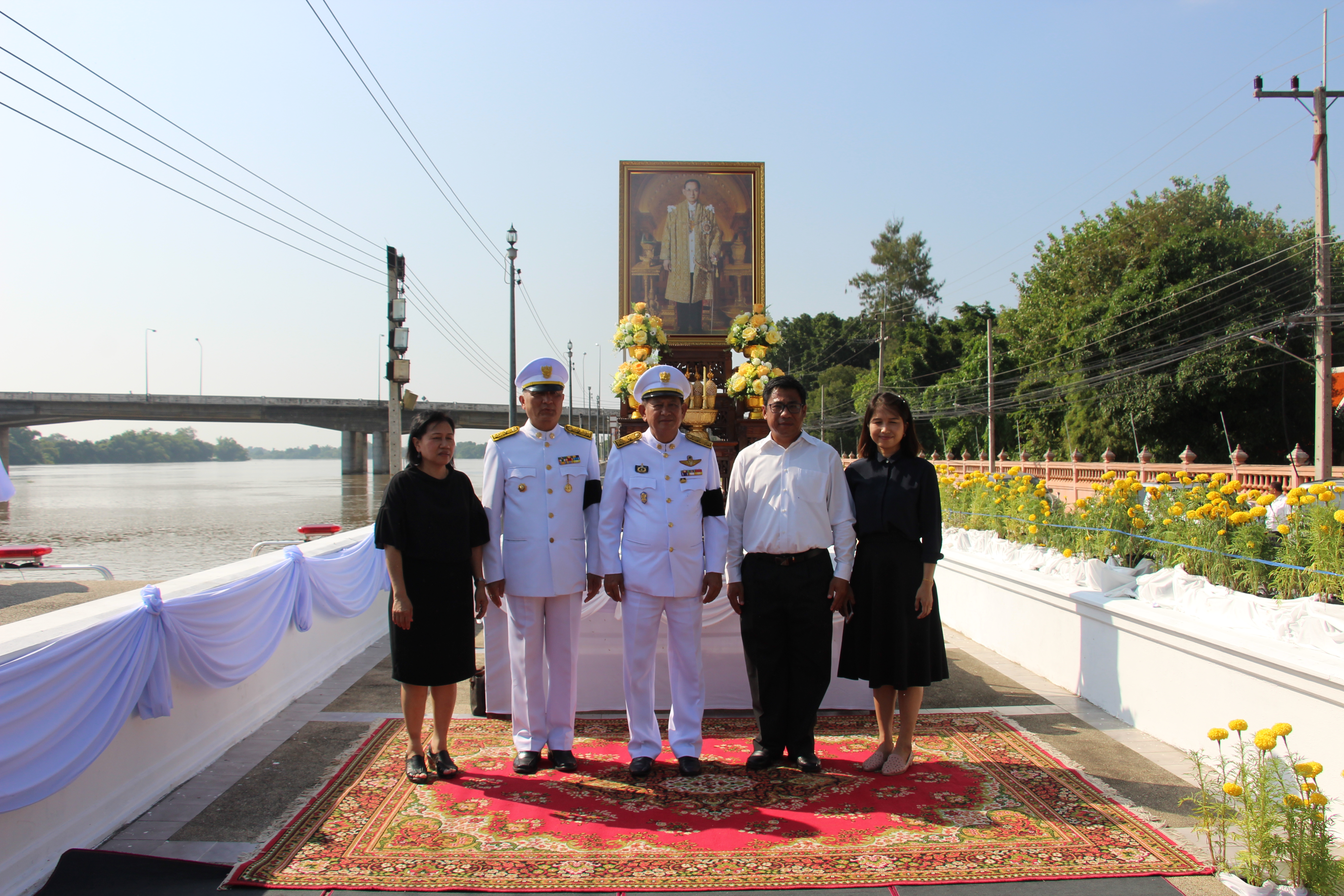 “น้อมเสด็จสู่สวรรค์คาลัย”