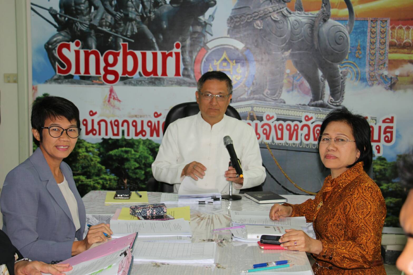 สำนักงานพัฒนาชุมชนจังหวัดสิงห์บุรี ประชุมขับเคลื่อนการดำเนินงานตามยุทธศาสตร์กรมการพัฒนาชุมชน 2561