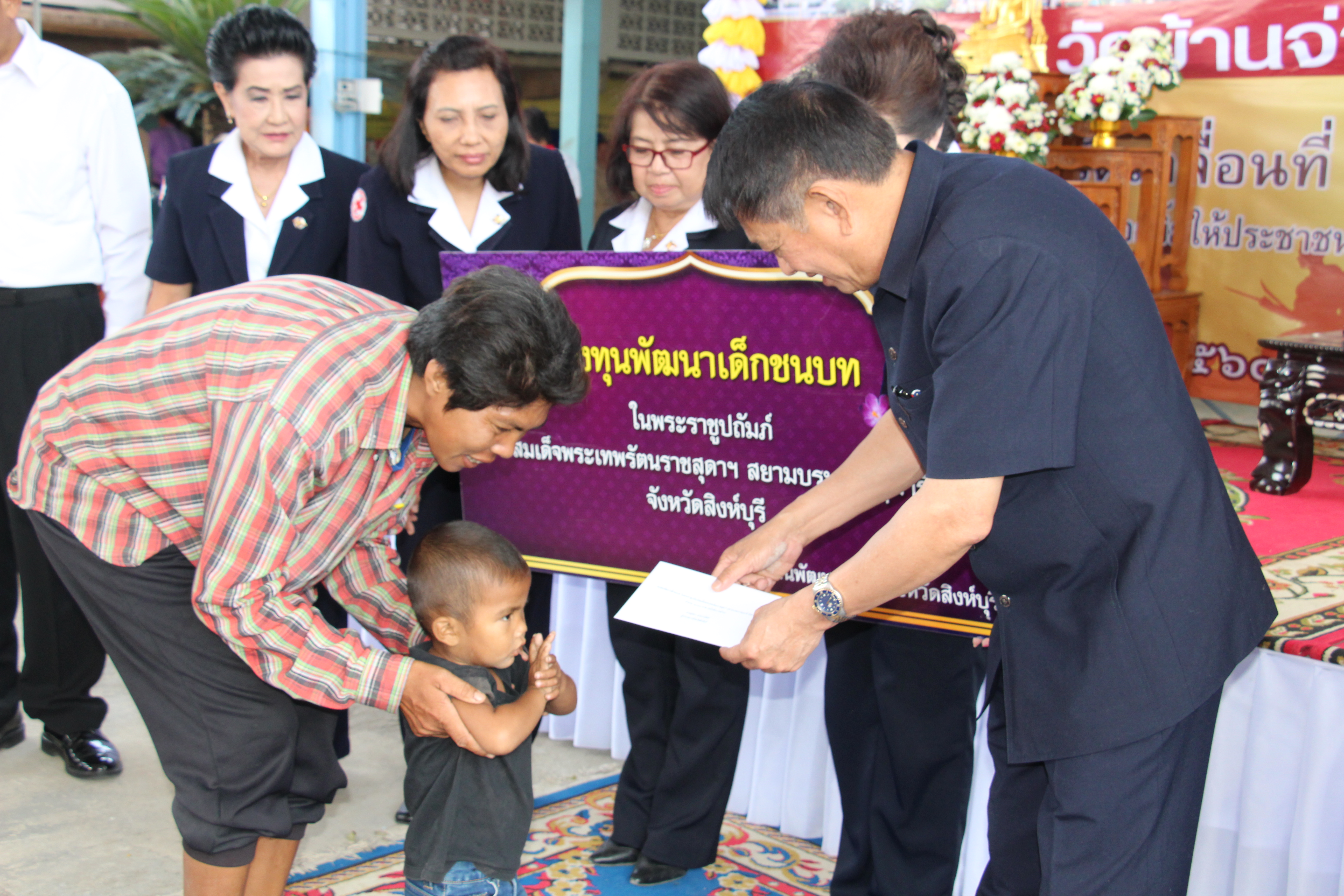 ผู้ว่า..พาหน่วยงานออกให้บริการจังหวัดเคลื่อนที่