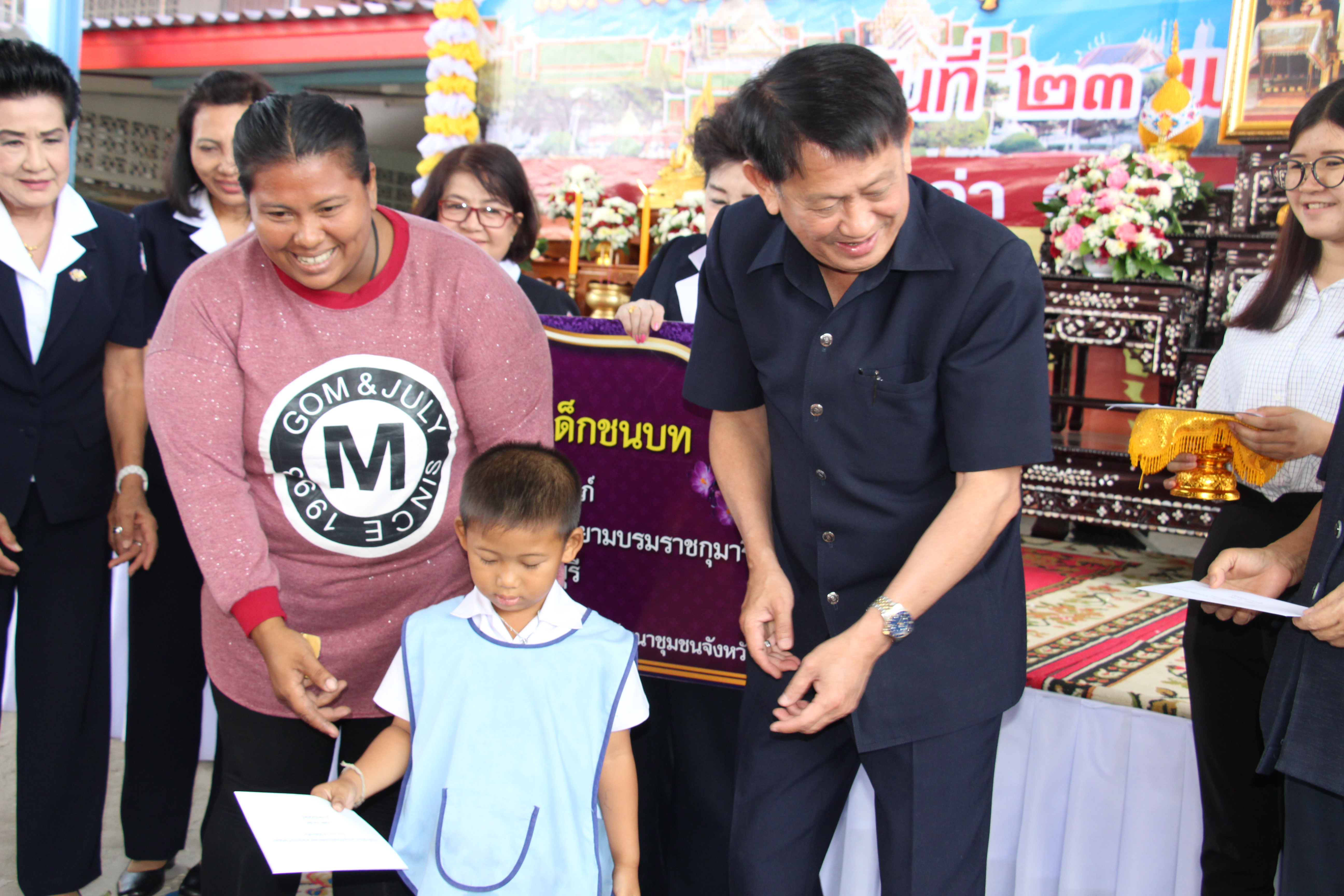 ผู้ว่า..พาหน่วยงานออกให้บริการจังหวัดเคลื่อนที่