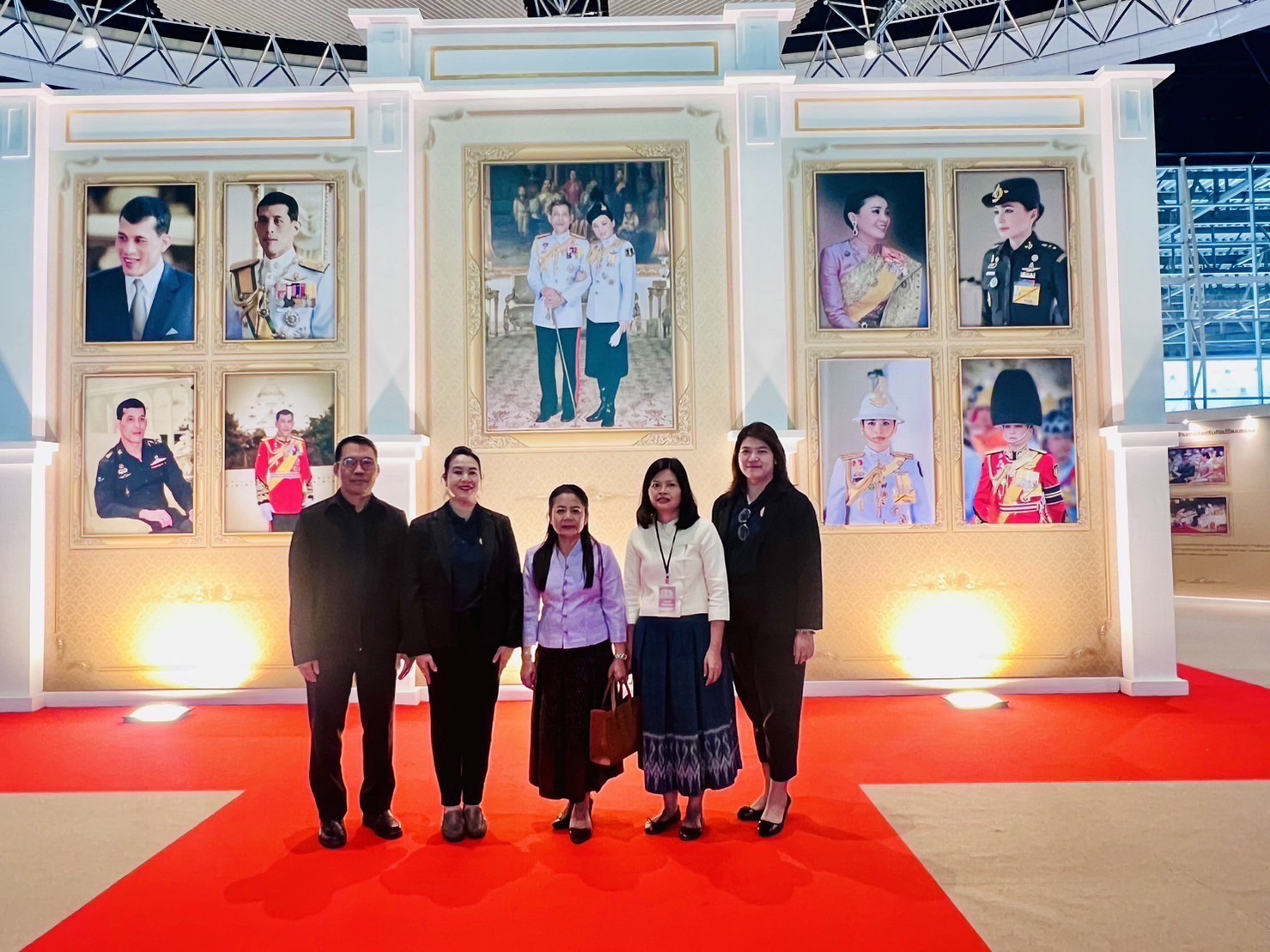🌈 18/12/66 พช.สิงห์บุรี ร่วมการประชุมมอบนโยบายความร่วมมือระหว่างสำนักงานพัฒนาชุมชนจังหวัด และสำนักงานพาณิชย์จังหวัด ในการคัดเลือกผู้ประกอบการ SMEs และ OTOP เพื่อส่งเสริมและสนับสนุนสู่ตลาดสากล
