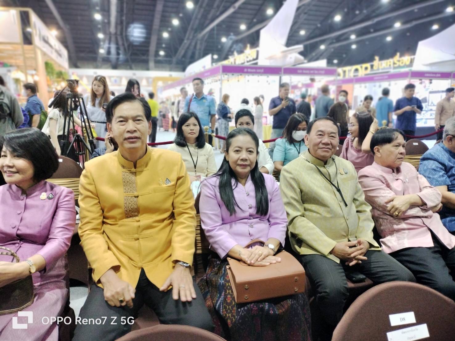 🌈 18/12/66 พช.สิงห์บุรี ร่วมพิธีเปิดงาน OTOP City 2023 “ช้อปสนุก…ส่งสุขท้ายปีสินค้าดีจากภูมิปัญญาไทย”