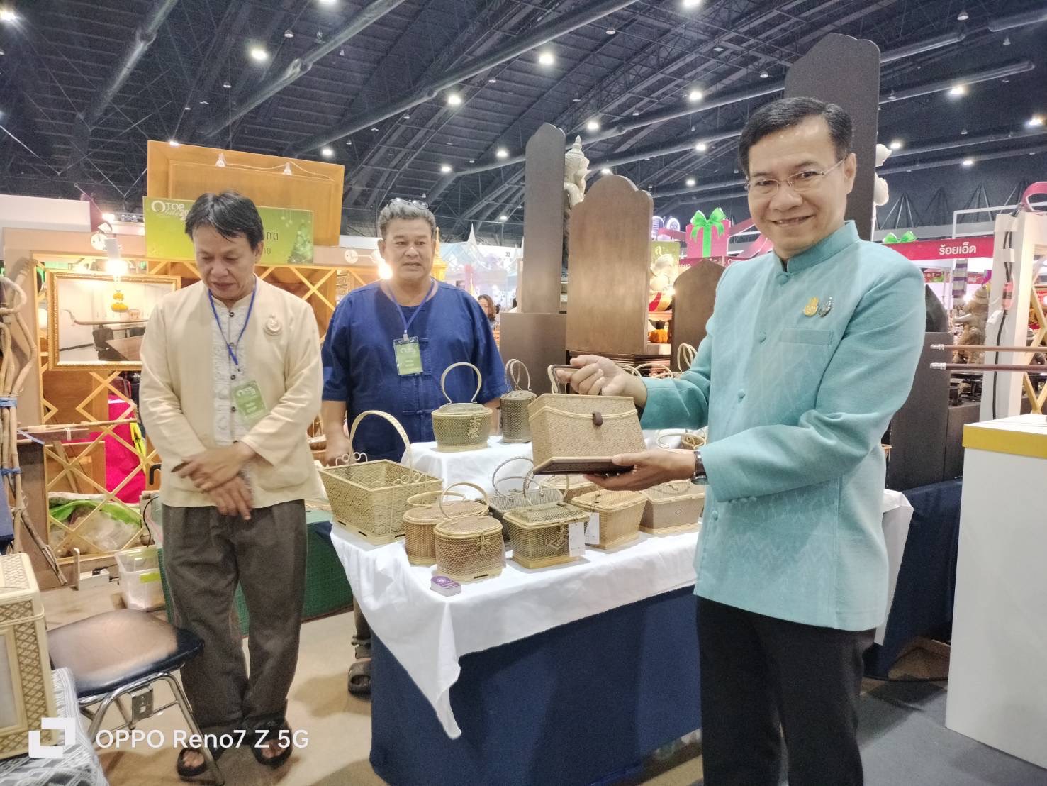 🌈 18/12/66 พช.สิงห์บุรี ร่วมพิธีเปิดงาน OTOP City 2023 “ช้อปสนุก…ส่งสุขท้ายปีสินค้าดีจากภูมิปัญญาไทย”