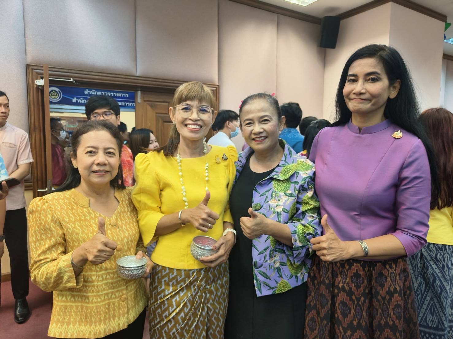 🌈 09/04/67 พช.สิงห์บุรี ร่วมรดน้ำขอพร ผู้บริหารกรมการพัฒนาชุมชน “สืบสาน สงกรานต์ ตำนาน พช.”