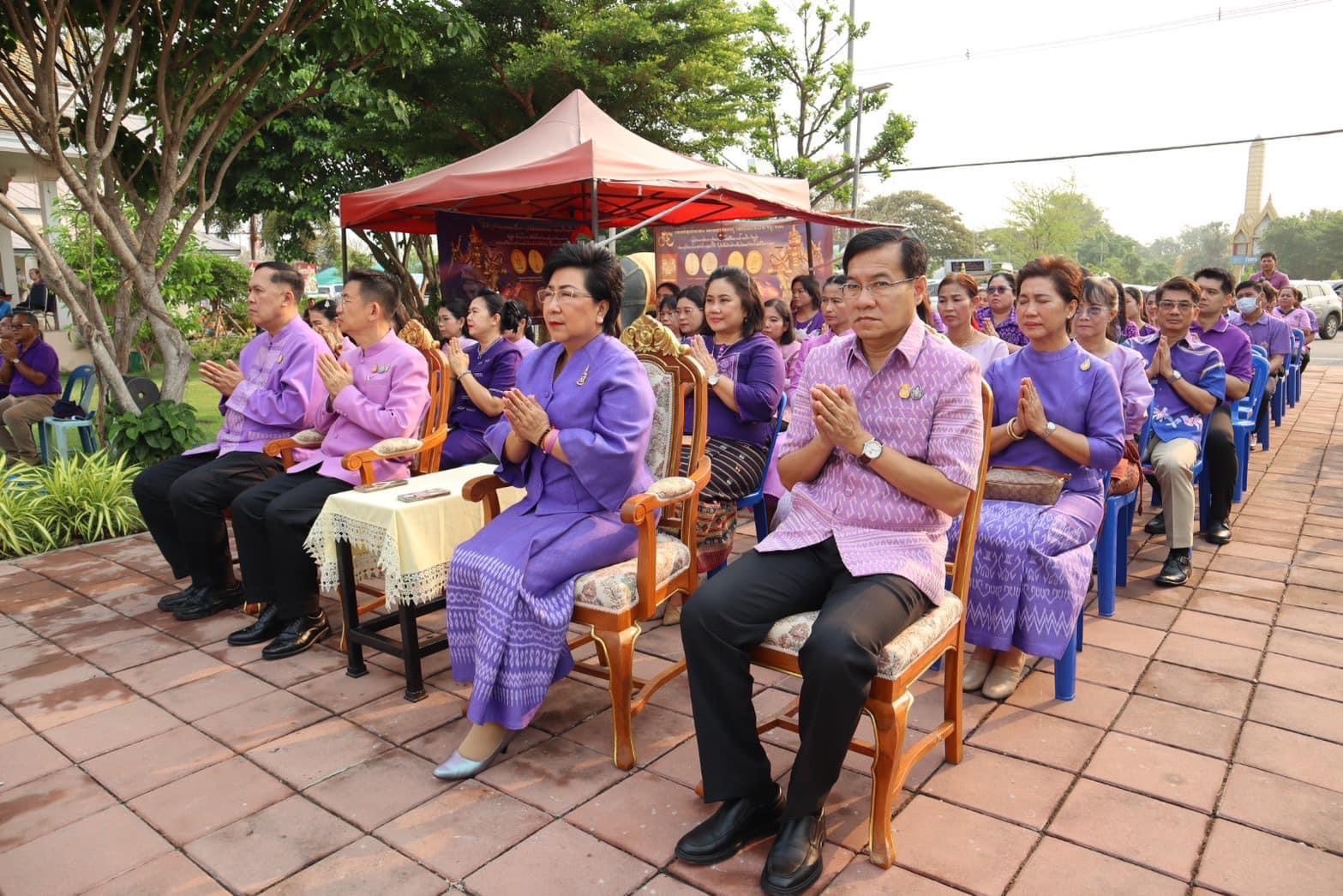 🌈 พช.สิงห์บุรี ร่วมกิจกรรมมหาสงกรานต์ สรงน้ำพระพรหมเทวาลัย สิงห์บุรี เนื่องในเทศกาลสงกรานต์ ประจำปี 2567