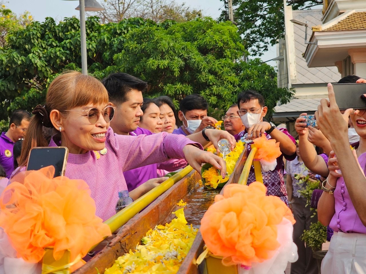 🌈 พช.สิงห์บุรี ร่วมกิจกรรมมหาสงกรานต์ สรงน้ำพระพรหมเทวาลัย สิงห์บุรี เนื่องในเทศกาลสงกรานต์ ประจำปี 2567