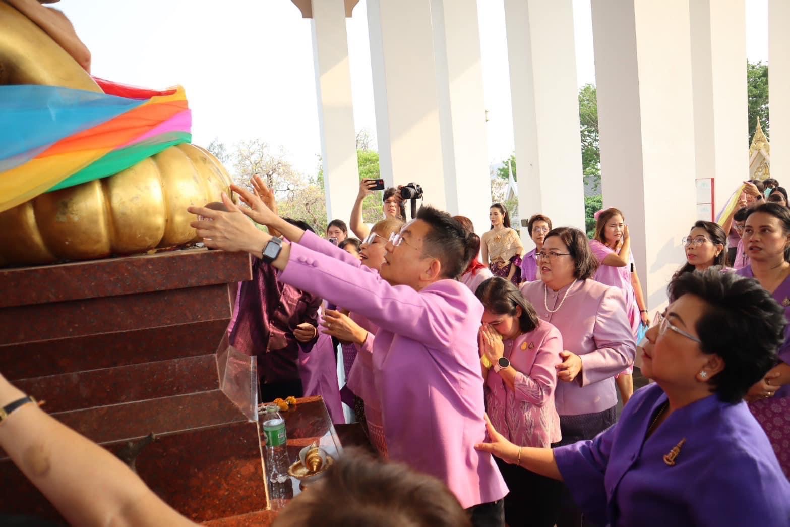 🌈 พช.สิงห์บุรี ร่วมกิจกรรมมหาสงกรานต์ สรงน้ำพระพรหมเทวาลัย สิงห์บุรี เนื่องในเทศกาลสงกรานต์ ประจำปี 2567