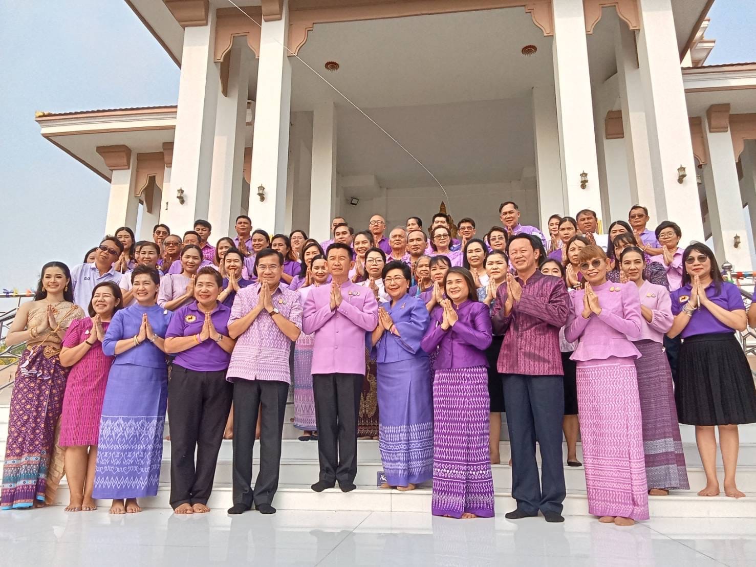 🌈 พช.สิงห์บุรี ร่วมกิจกรรมมหาสงกรานต์ สรงน้ำพระพรหมเทวาลัย สิงห์บุรี เนื่องในเทศกาลสงกรานต์ ประจำปี 2567