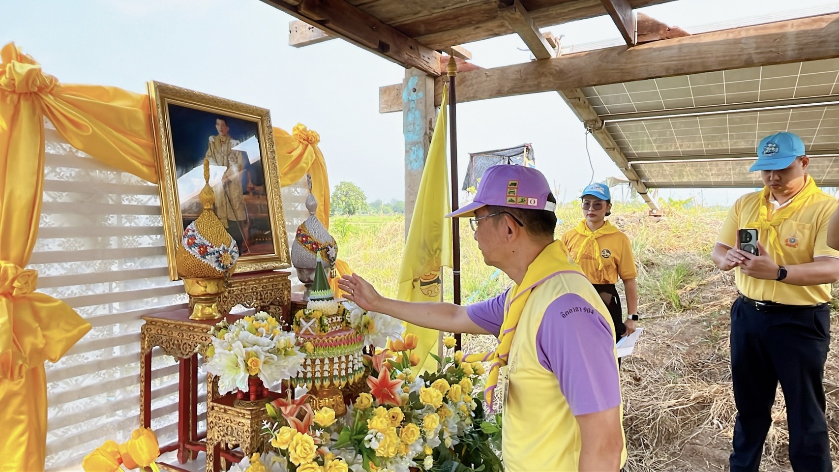 🌈 04/05/67 พช.สิงห์บุรี จัดกิจกรรม “เอามื้อสามัคคี ทำความดี ถวายเป็นพระราชกุศล” เนื่องในวันฉัตรมงคล โครงการขยายผลการพัฒนาพื้นที่ต้นแบบการพัฒนาคุณภาพชีวิตตามหลักทฤษฎีใหม่ประยุกต์สู่ “โคก หนอง นา” เฉลิมพระเกียรติพระบาทสมเด็จพระเจ้าอยู่หัว