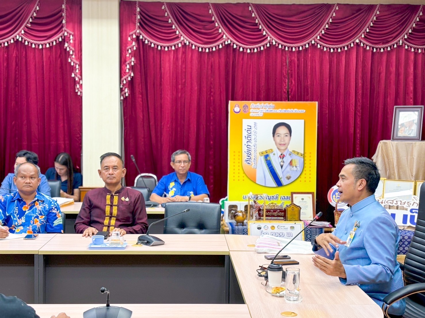 🌈 17/05/67 พช.สิงห์บุรี ร่วมประชุมหารือแนวทางการขับเคลื่อนงานและใช้ประโยชน์จากข้อมูลความจำเป็นพื้นฐาน (จปฐ.)
