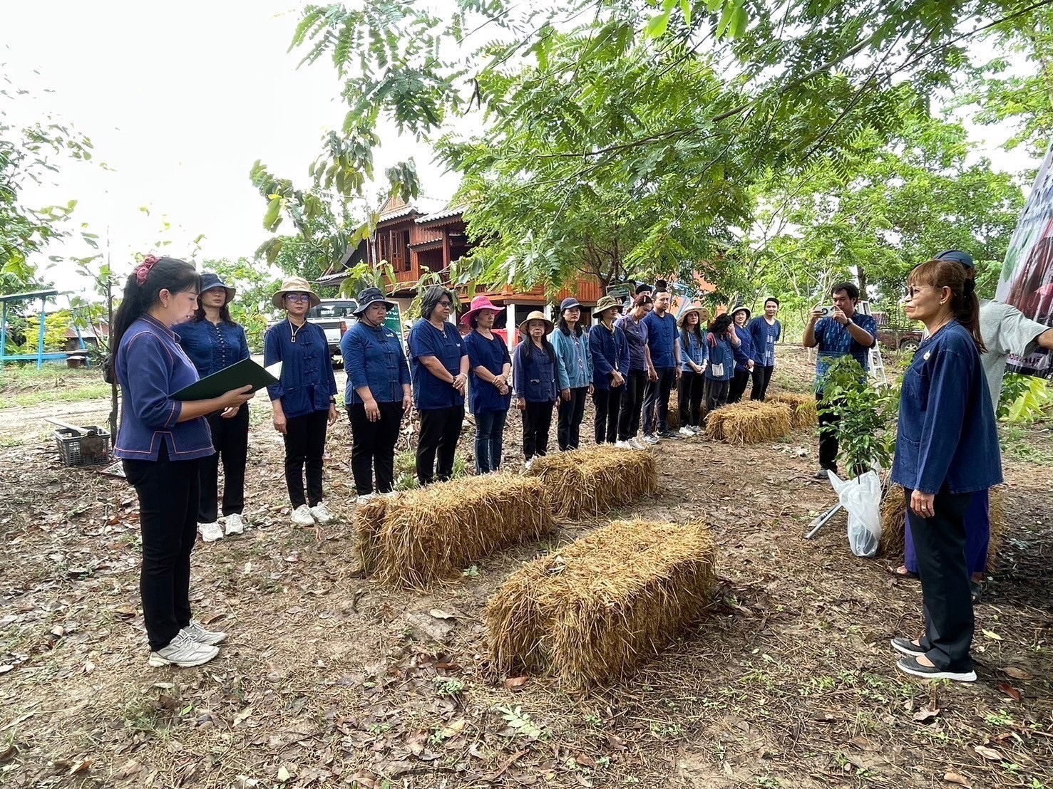🌈 21/05/67 พช.สิงห์บุรี ขับเคลื่อนกิจกรรม “วันดินโลก” (World Soil Day) ปี 2566 กรมการพัฒนาชุมชน กระทรวงมหาดไทย ระยะที่ 2 (ระหว่างเดือนพฤษภาคม 2567 – เดือนกันยายน 2567) รอบเดือนพฤษภาคม 2567