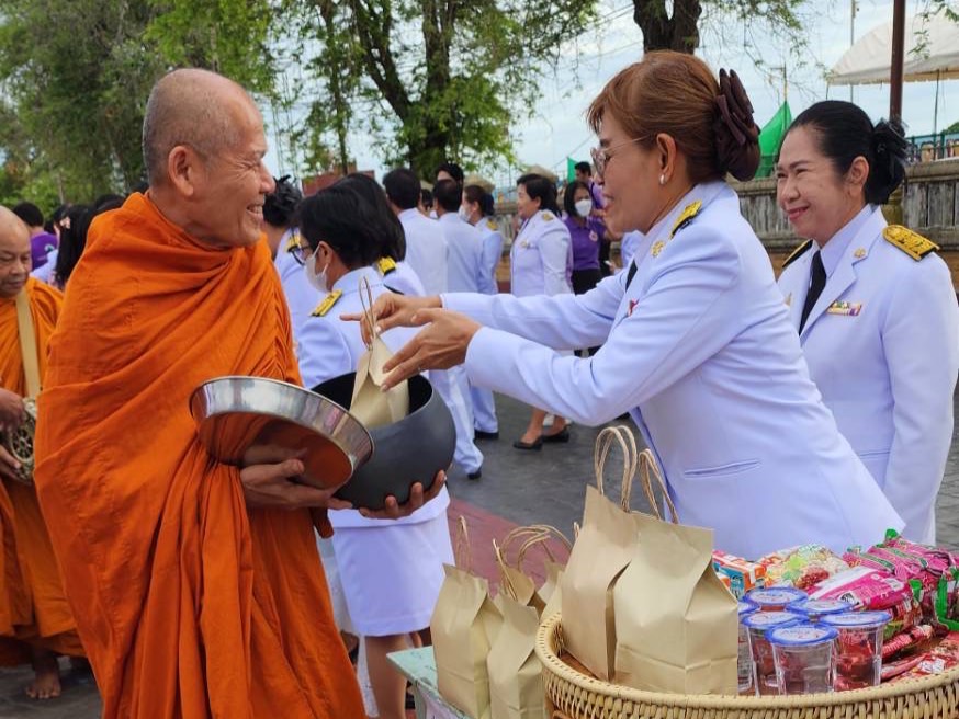 🌈 03/06/67 พช.สิงห์บุรี ร่วมพิธีทำบุญตักบาตรถวายพระราชกุศล เฉลิมพระเกียรติสมเด็จพระนางเจ้าฯ พระบรมราชินี เนื่องในโอกาสวันเฉลิมพระชนมพรรษา 3 มิถุนายน 2567