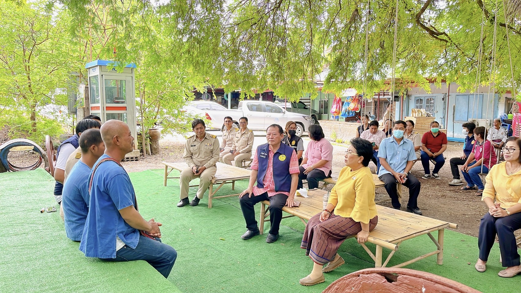 🌈 02/06/67 ประธานแม่บ้านมหาดไทยจังหวัดสิงห์บุรี ลงพื้นที่เยี่ยมให้กำลังใจครัวเรือนตกเกณฑ์ TPMAP ผู้เคยผ่านการบำบัด ผู้พ้นโทษจากยาเสพติด ผู้พิการกลุ่มเปราะบาง