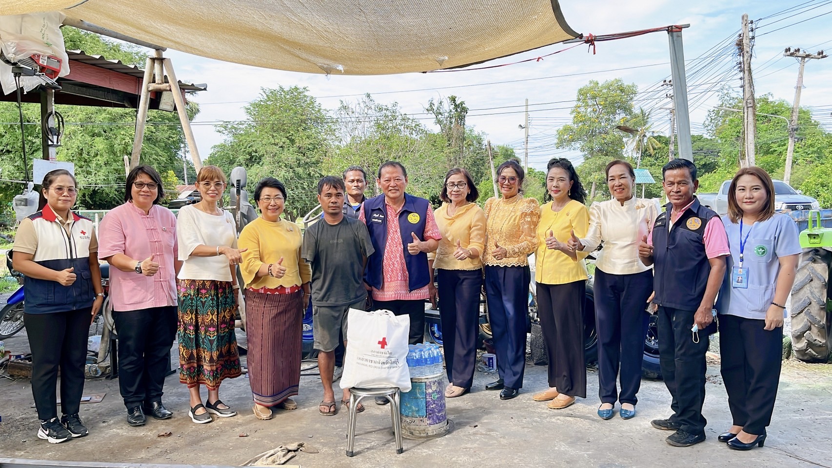 🌈 02/06/67 ประธานแม่บ้านมหาดไทยจังหวัดสิงห์บุรี ลงพื้นที่เยี่ยมให้กำลังใจครัวเรือนตกเกณฑ์ TPMAP ผู้เคยผ่านการบำบัด ผู้พ้นโทษจากยาเสพติด ผู้พิการกลุ่มเปราะบาง