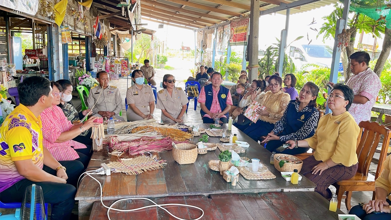 🌈 02/07/67 ประธานแม่บ้านมหาดไทยจังหวัดสิงห์บุรี ลงพื้นที่เยี่ยมเยียนให้กำลังใจกลุ่มแปรรูปผักตบชวา