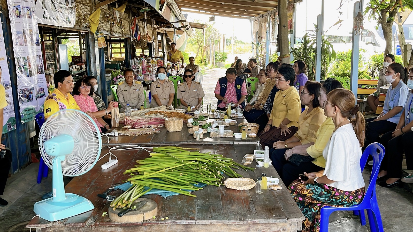 🌈 02/07/67 ประธานแม่บ้านมหาดไทยจังหวัดสิงห์บุรี ลงพื้นที่เยี่ยมเยียนให้กำลังใจกลุ่มแปรรูปผักตบชวา