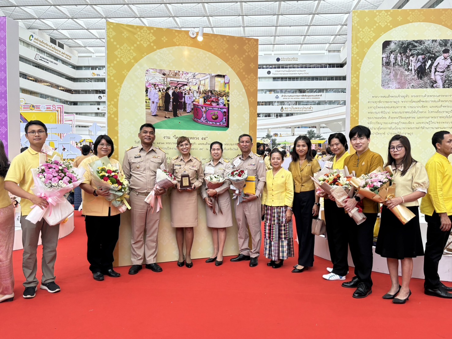 🌈 05/09/67 พช.สิงห์บุรี ร่วมพิธีมอบรางวัลเชิดชูเกียรติ งานแสดงผลสำเร็จของการพัฒนา วันพัฒนาชุมชน ประจำปี 2567 (Community Development DAY 2024)