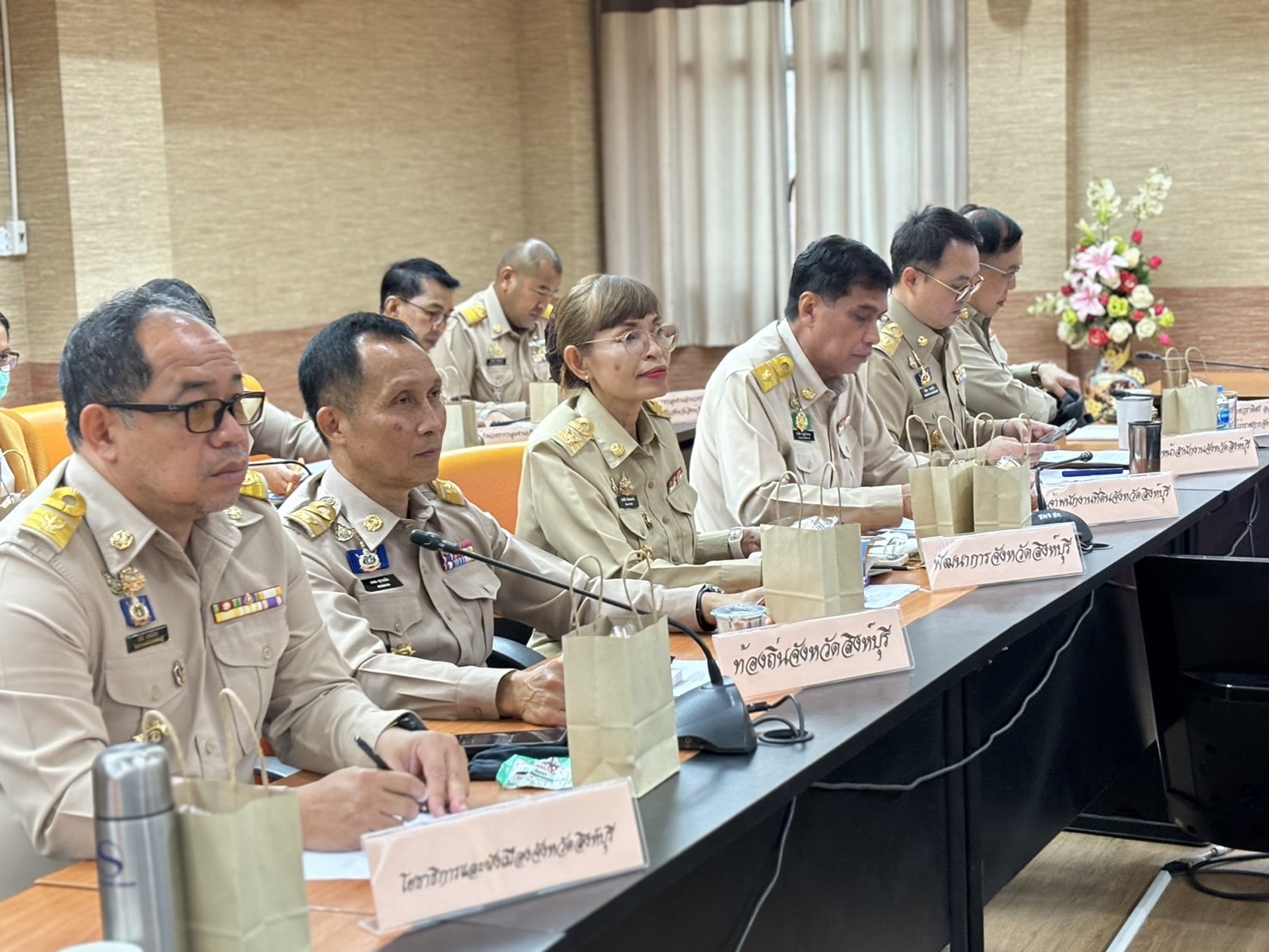 🌈 01/10/67 พช.สิงห์บุรี ร่วมประชุมผู้บริหารระดับสูงของกระทรวงมหาดไทย ผ่านระบบวีดิทัศน์ทางไกล (VCS)