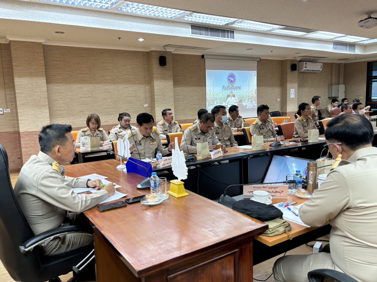 🌈 01/10/67 พช.สิงห์บุรี ร่วมประชุมผู้บริหารระดับสูงของกระทรวงมหาดไทย ผ่านระบบวีดิทัศน์ทางไกล (VCS)